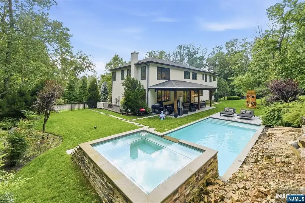 55 Kennedy Drive, Cresskill