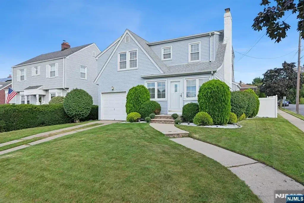 440 Riverview Avenue, North Arlington