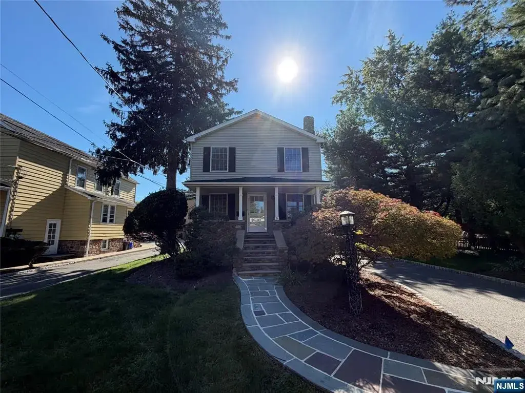 26 Milton, Cresskill