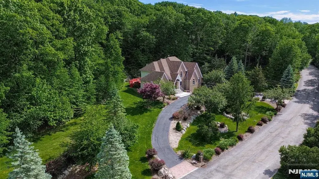 26 Stonehedge Drive, Hardyston
