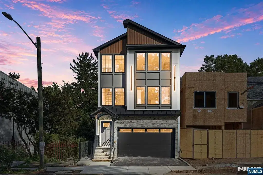 92 Speedway Avenue, Newark