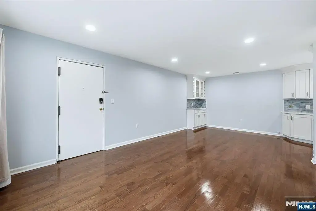 253 Park Avenue 305, Rutherford