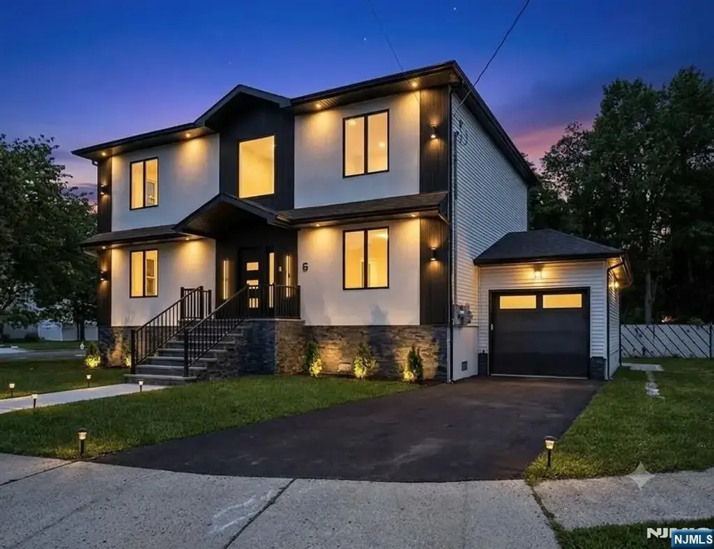 6 Patton Court, Rochelle Park
