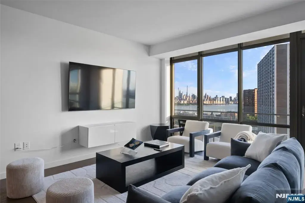 320 Adolphus 807, Cliffside Park