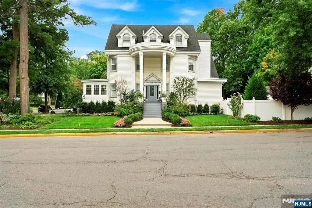 354 Highland Avenue, Orange