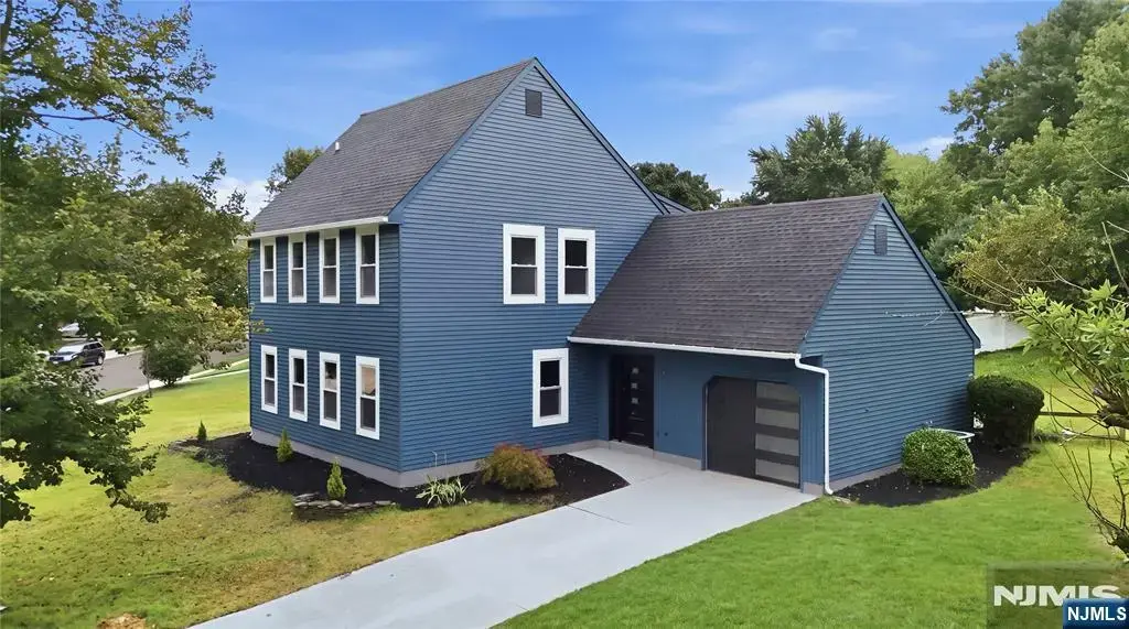 14 Saddle Drive, Mount Laurel