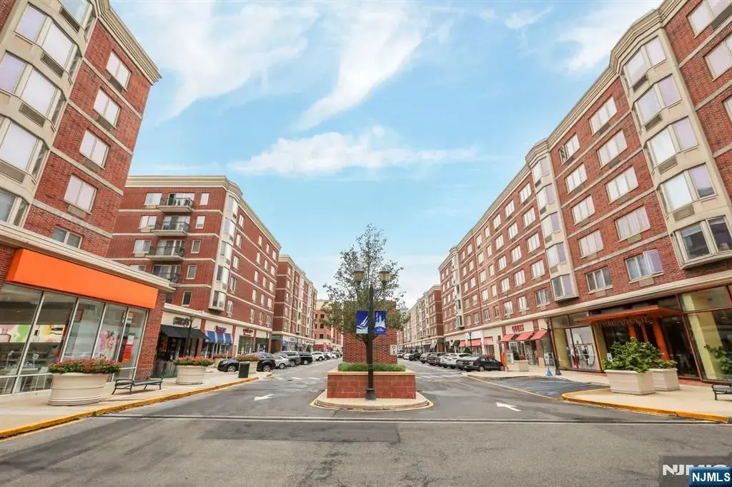 6202 City, Edgewater