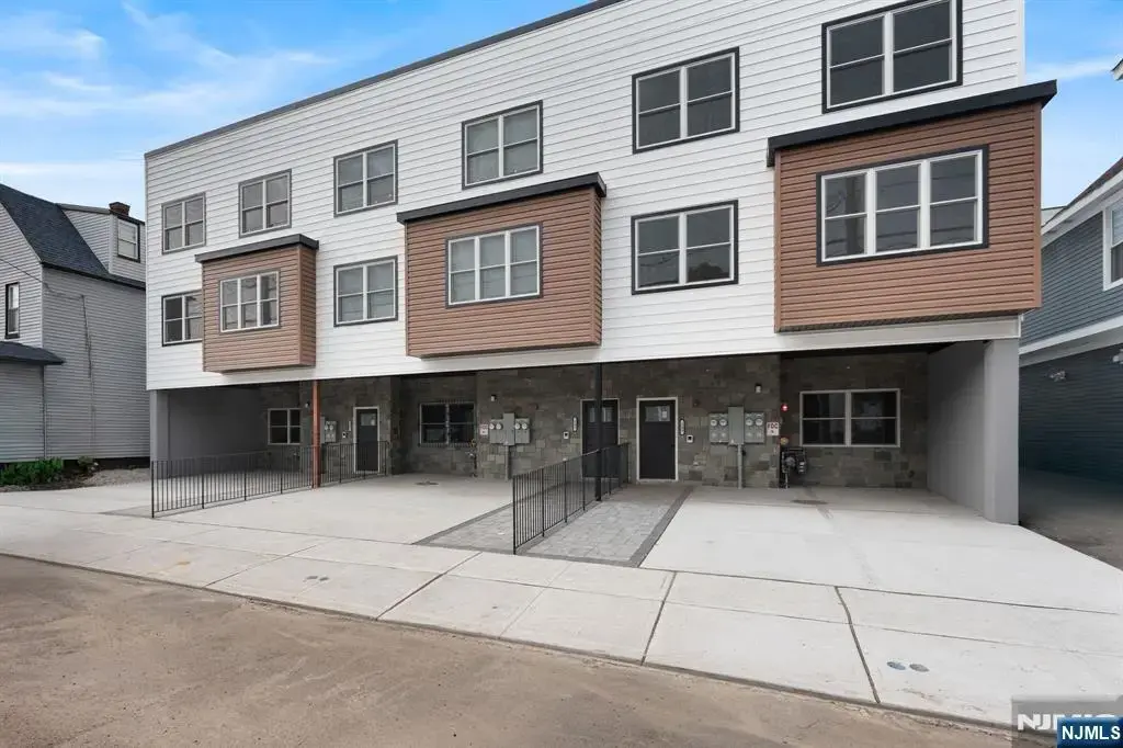 645 10th 1, Newark