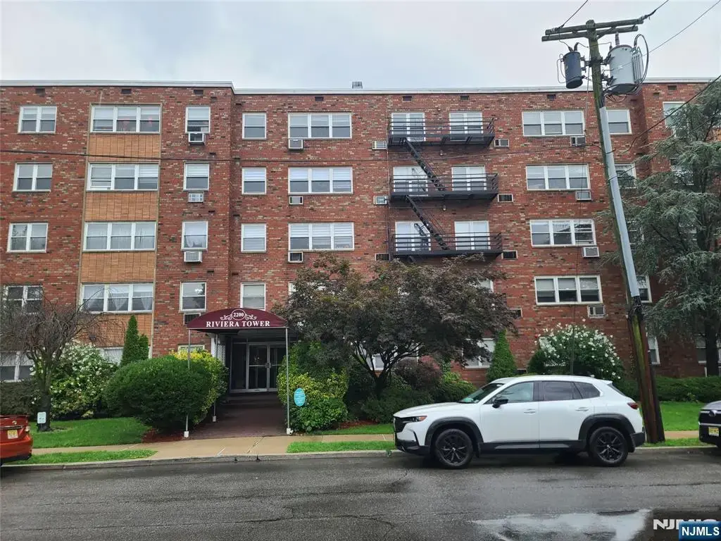 2200 Center Avenue E6, Fort Lee