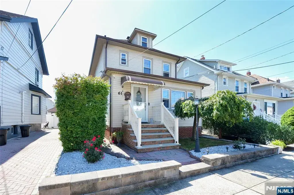 61 Bergen Avenue, Clifton