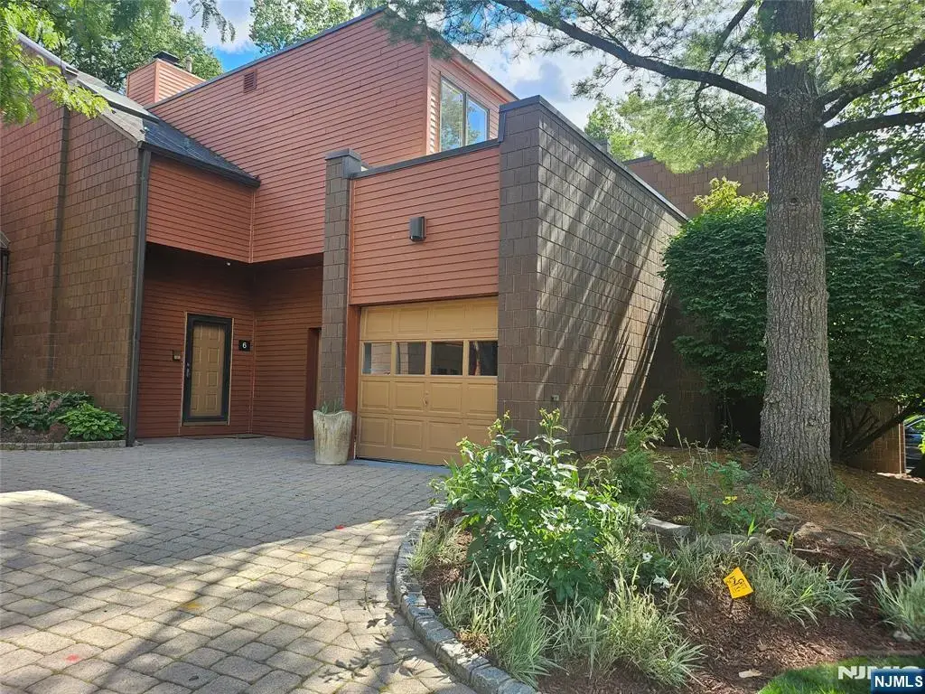 6 Old Quarry Road, Englewood