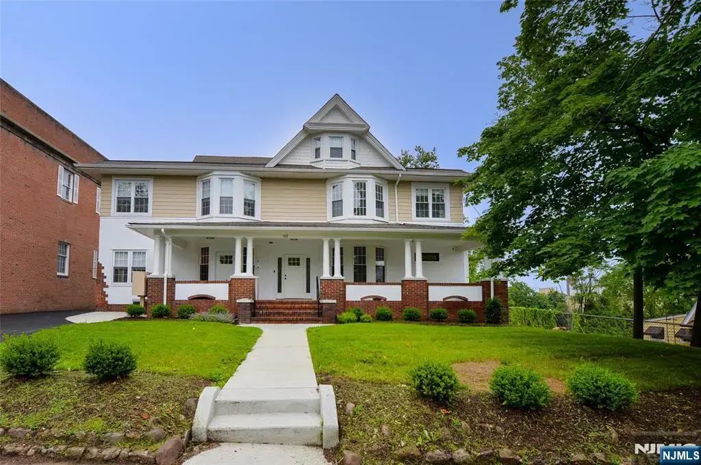 153 Dayton 4, Ridgewood