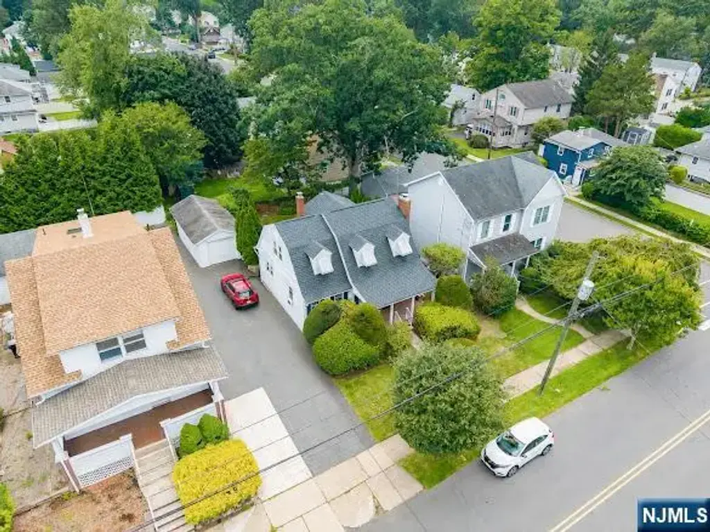 326 Rea Avenue, Hawthorne