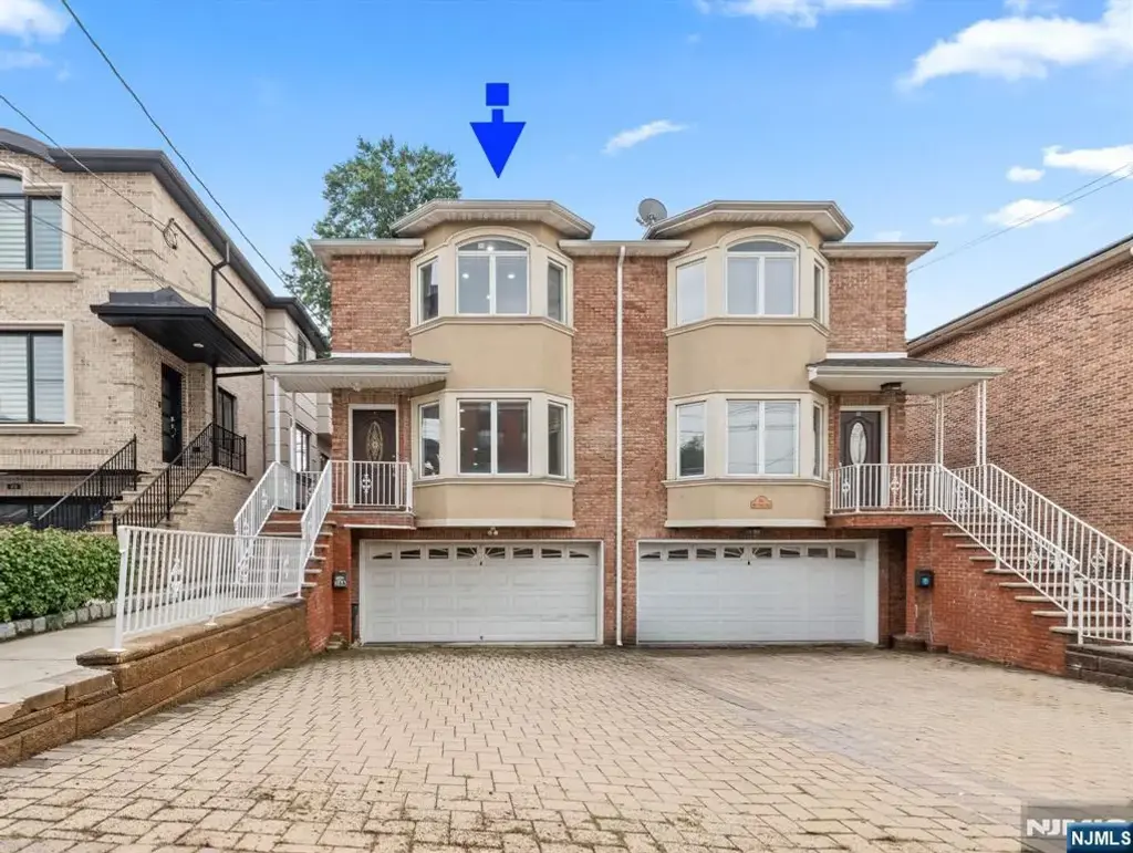 36 W Central Boulevard A, Palisades Park