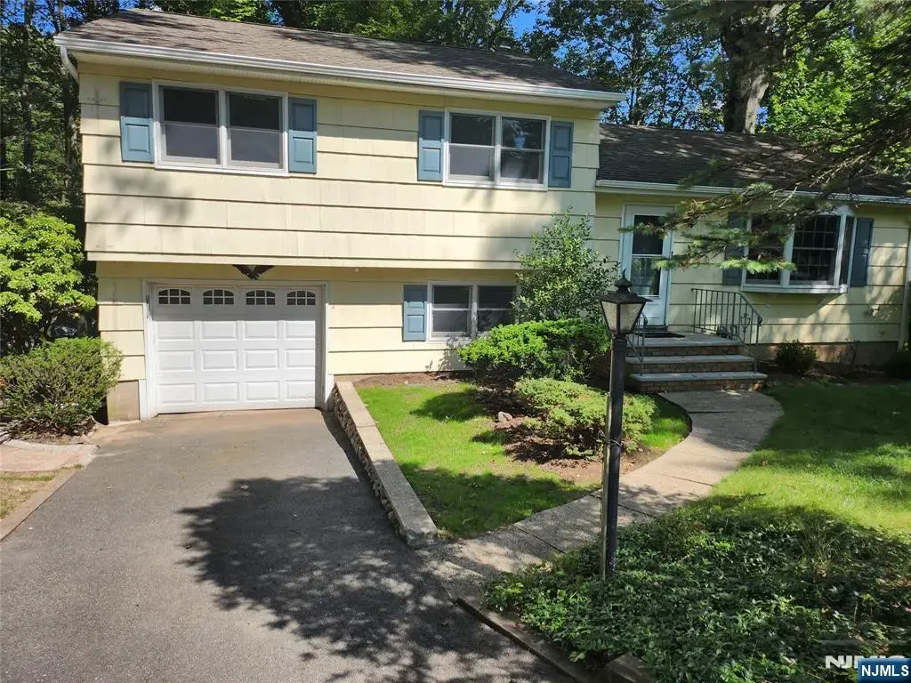 3 Arrowhead, Park Ridge