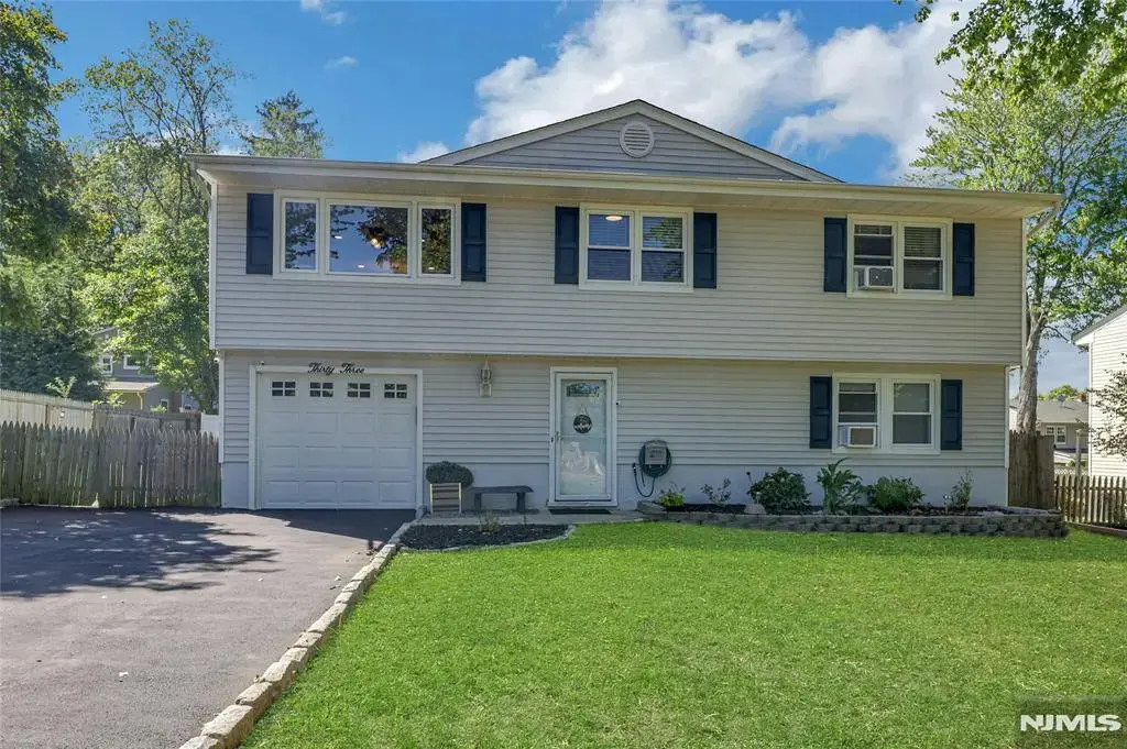 33 Van Buren Avenue, Westwood