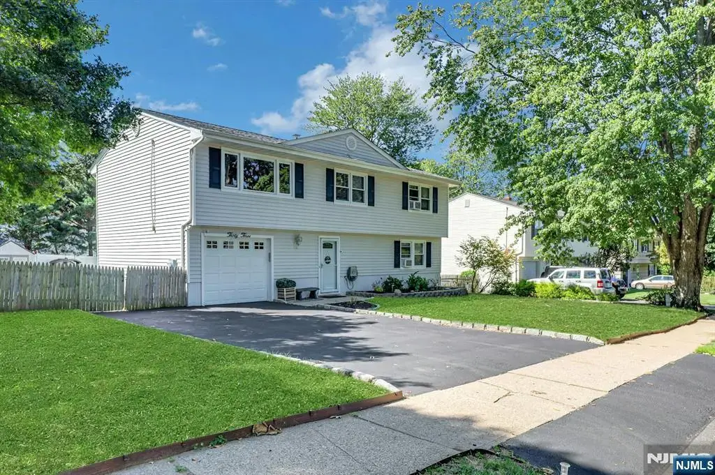 33 Van Buren Avenue, Westwood