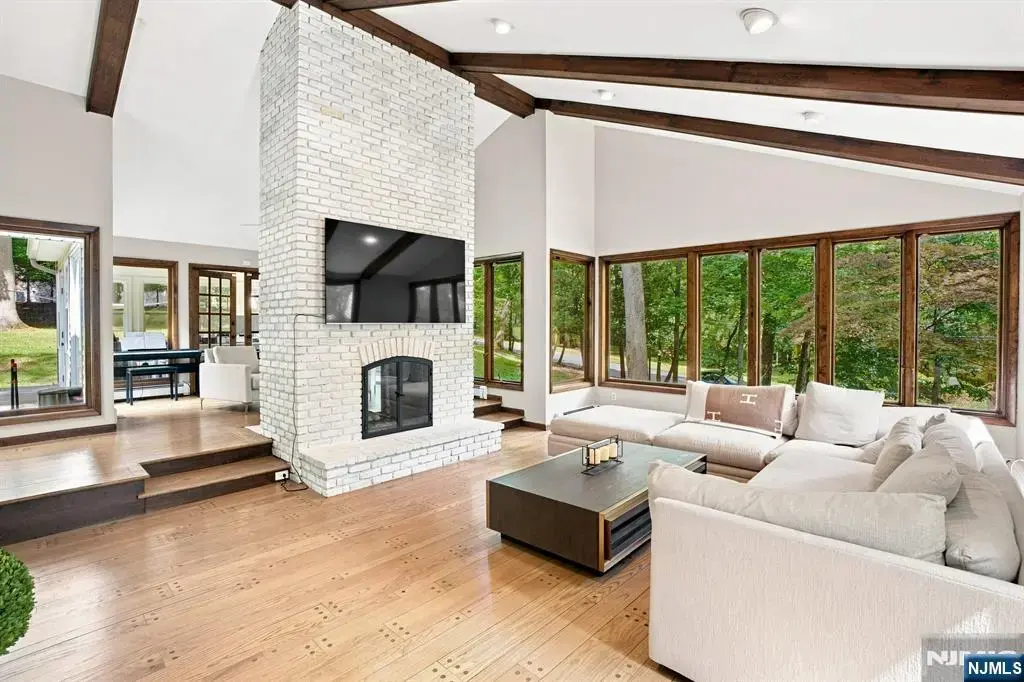 7 Sleepy Hollow Road, Upper Saddle River