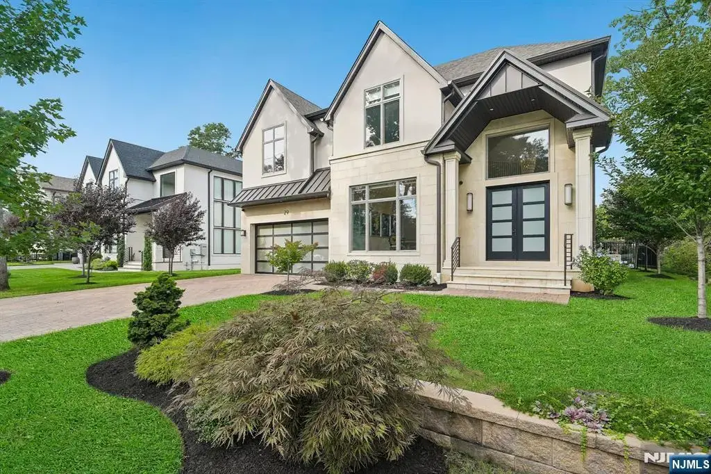 29 Roslyn Avenue, Englewood Cliffs
