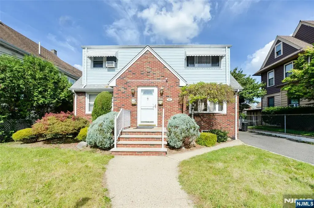 62 Knapp Avenue, Clifton