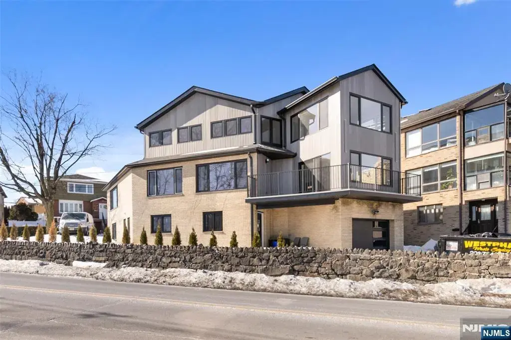 7 Sterling 1, Edgewater