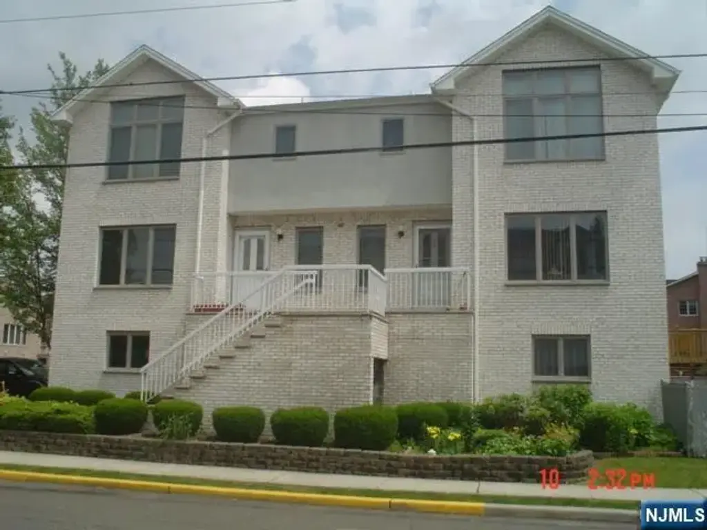 8 Hillcrest A, Fort Lee