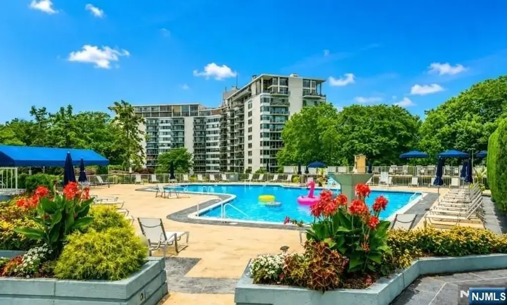 1 Claridge Drive 114, Verona