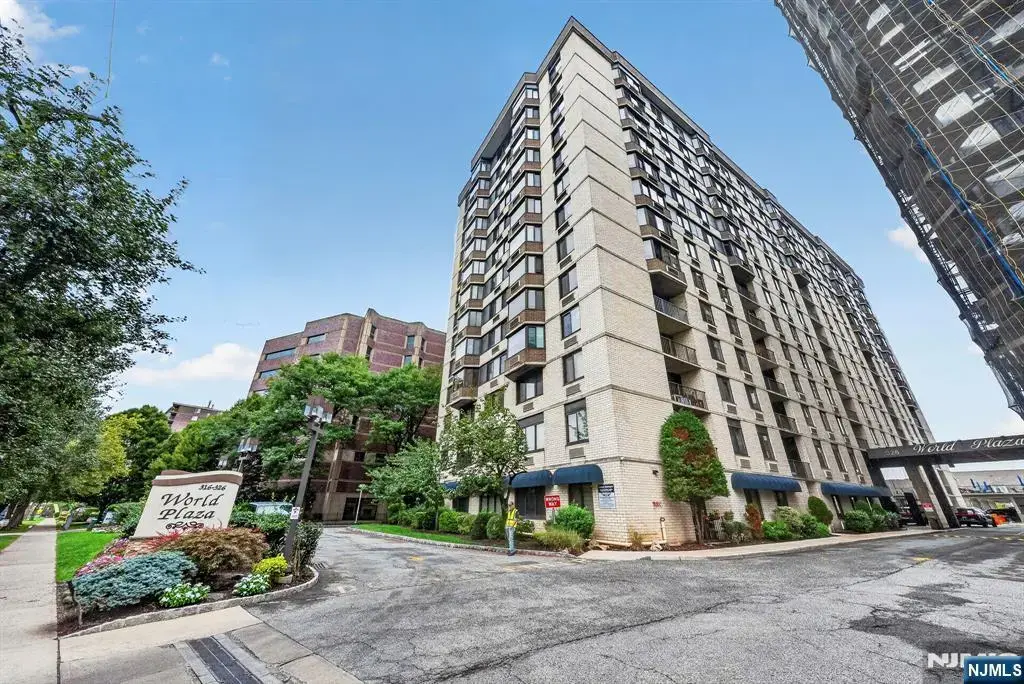 326 Prospect Avenue 9j, Hackensack