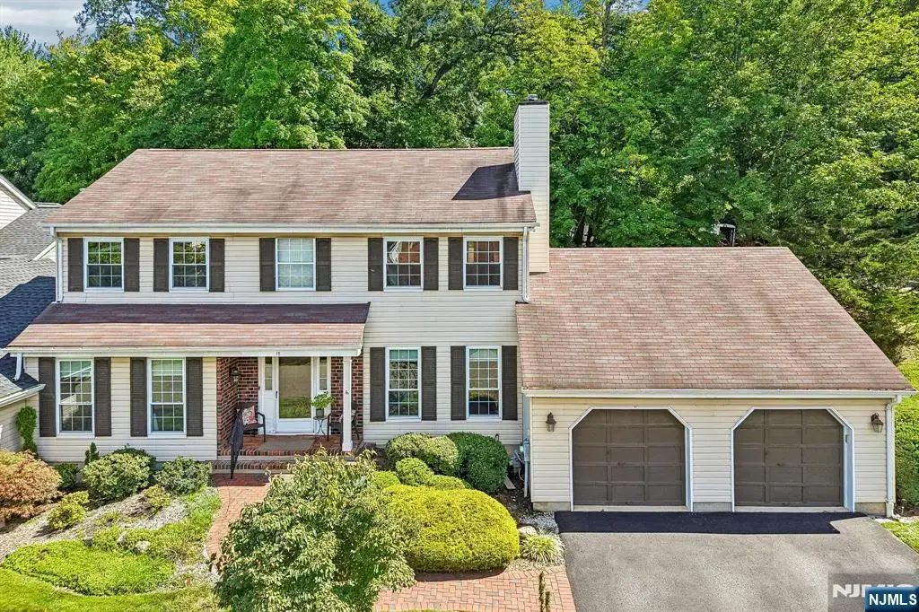 12 Clearwater Drive, Wayne