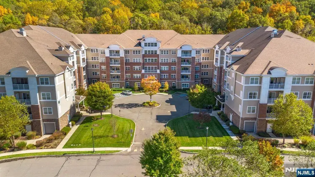 1118 Warrens Way, Wanaque