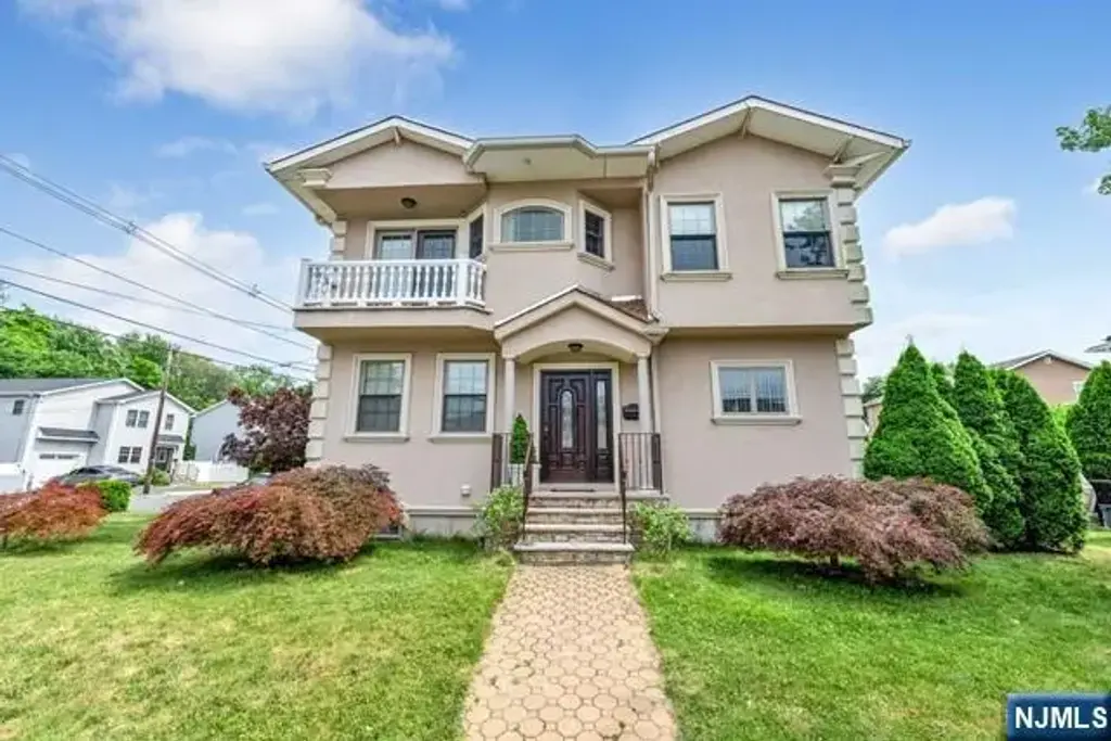 400 E 54th A, Elmwood Park