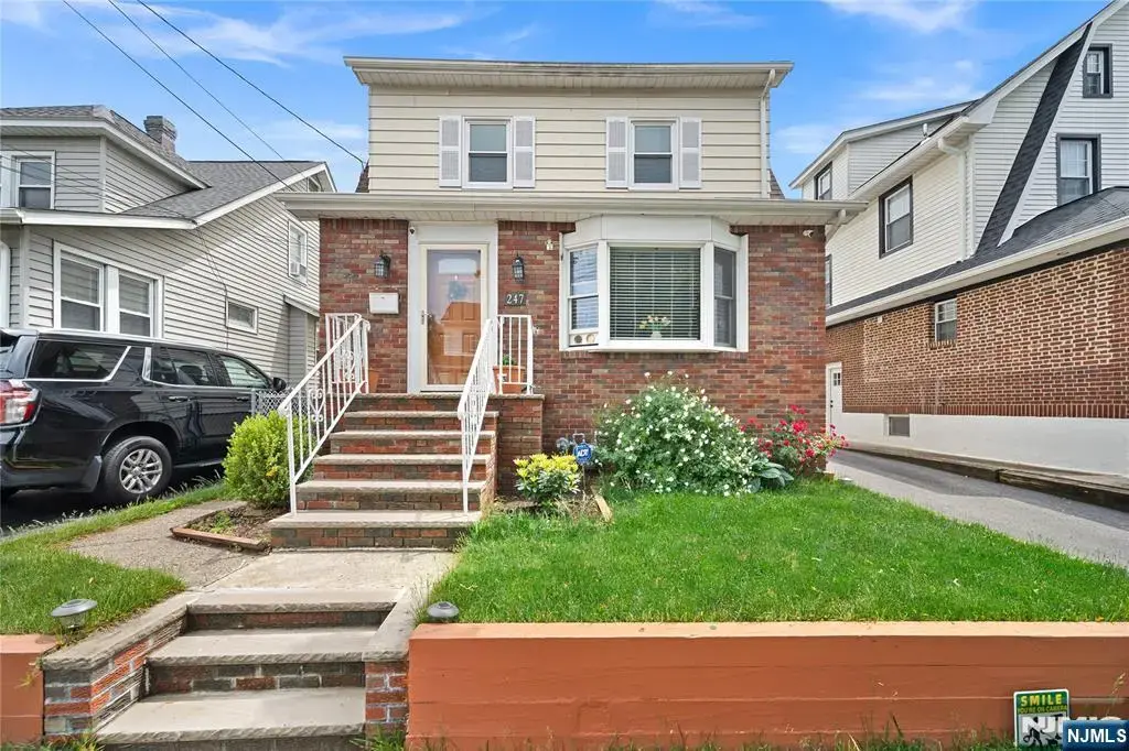 247 6th Street, Clifton