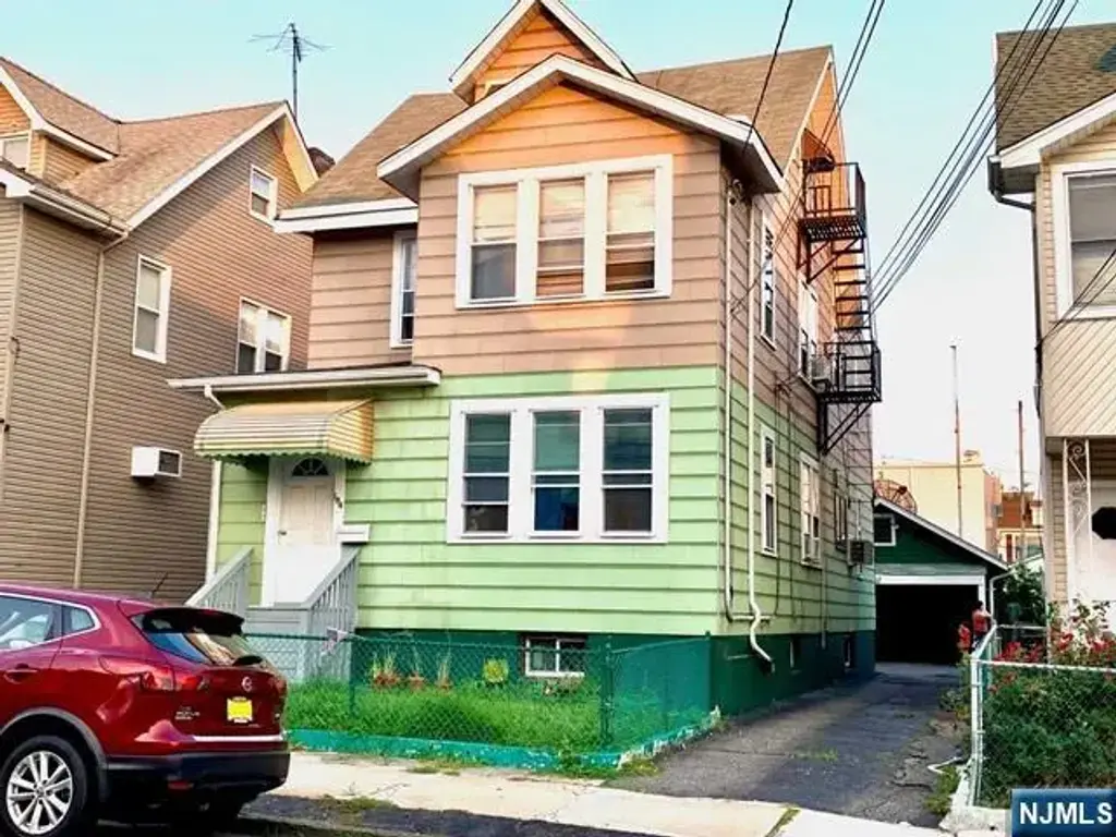 184 Highland 3, Kearny