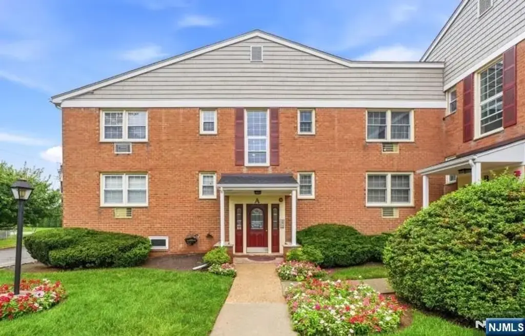 605 Grove Street, Clifton