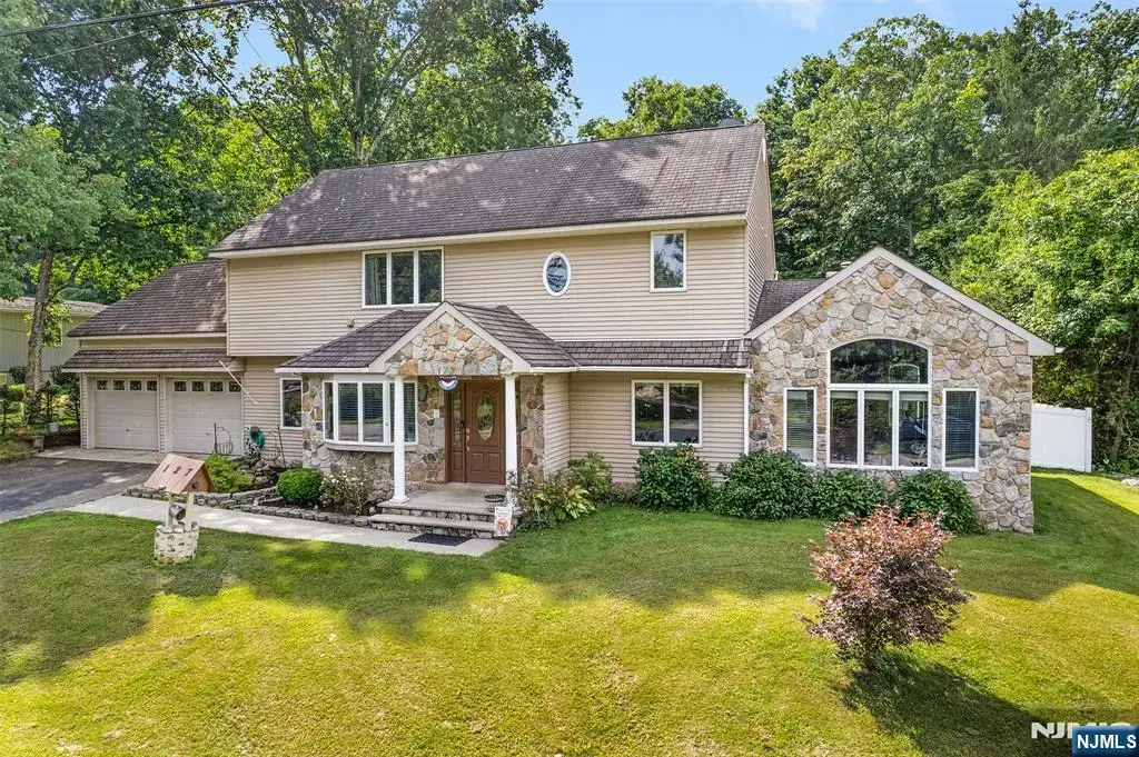 127 Mountain Circle, West Milford