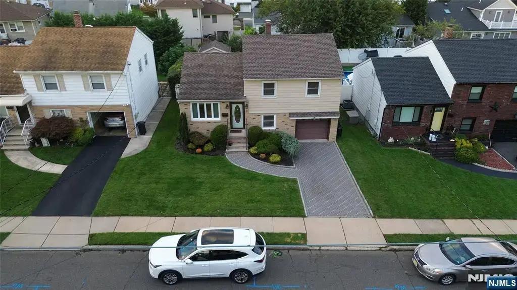 8 Vanderbilt Place, North Arlington