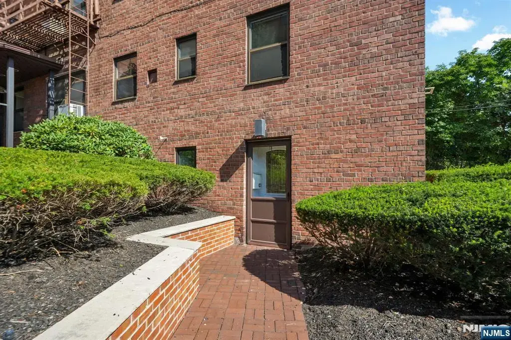 130 Orient Way Cc, Rutherford