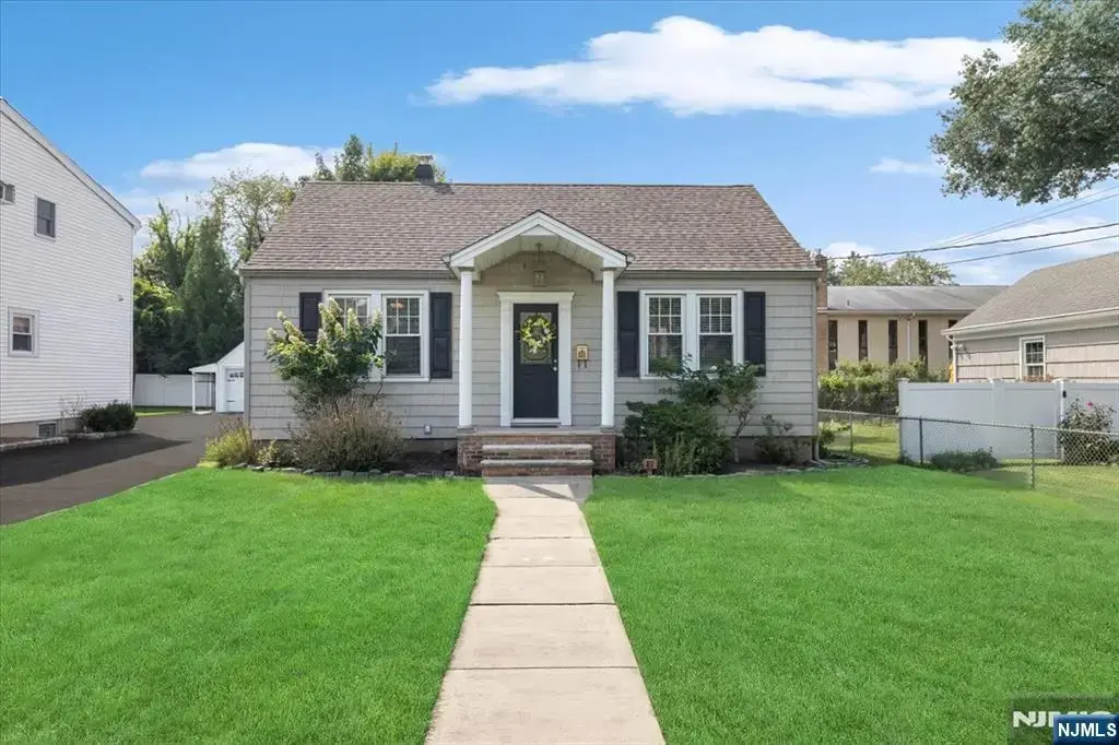 81 Locust Avenue, Emerson
