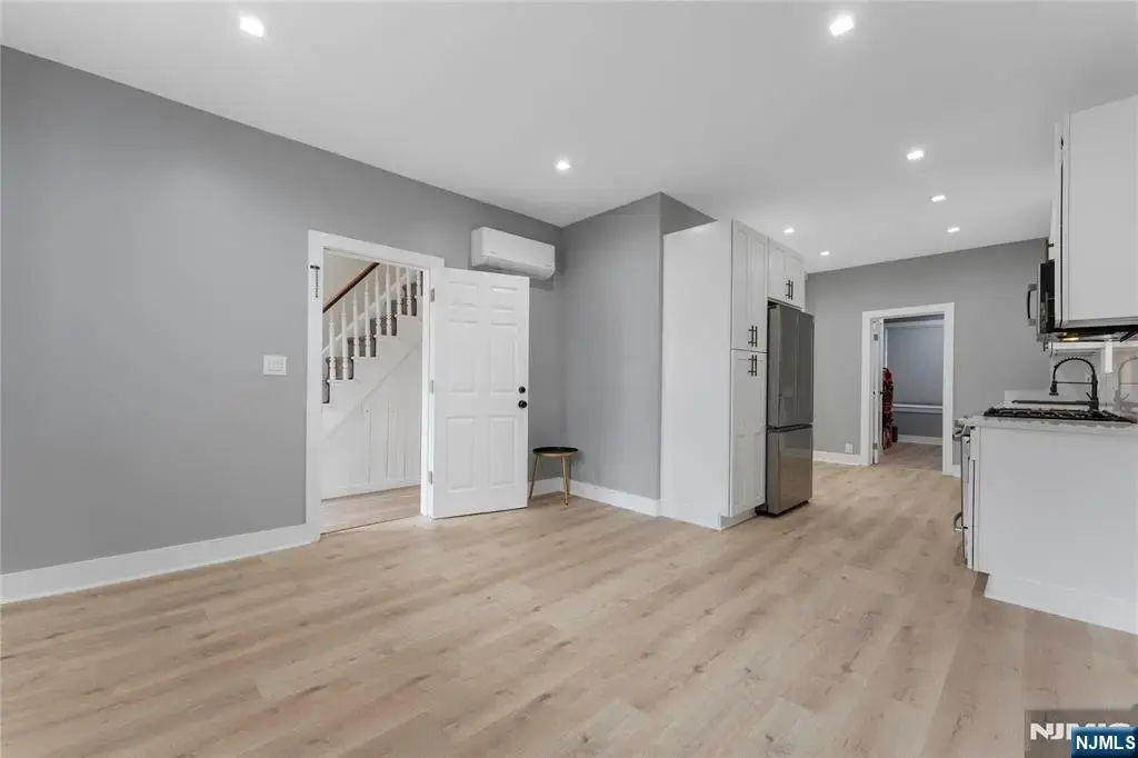 4317 Cottage, North Bergen