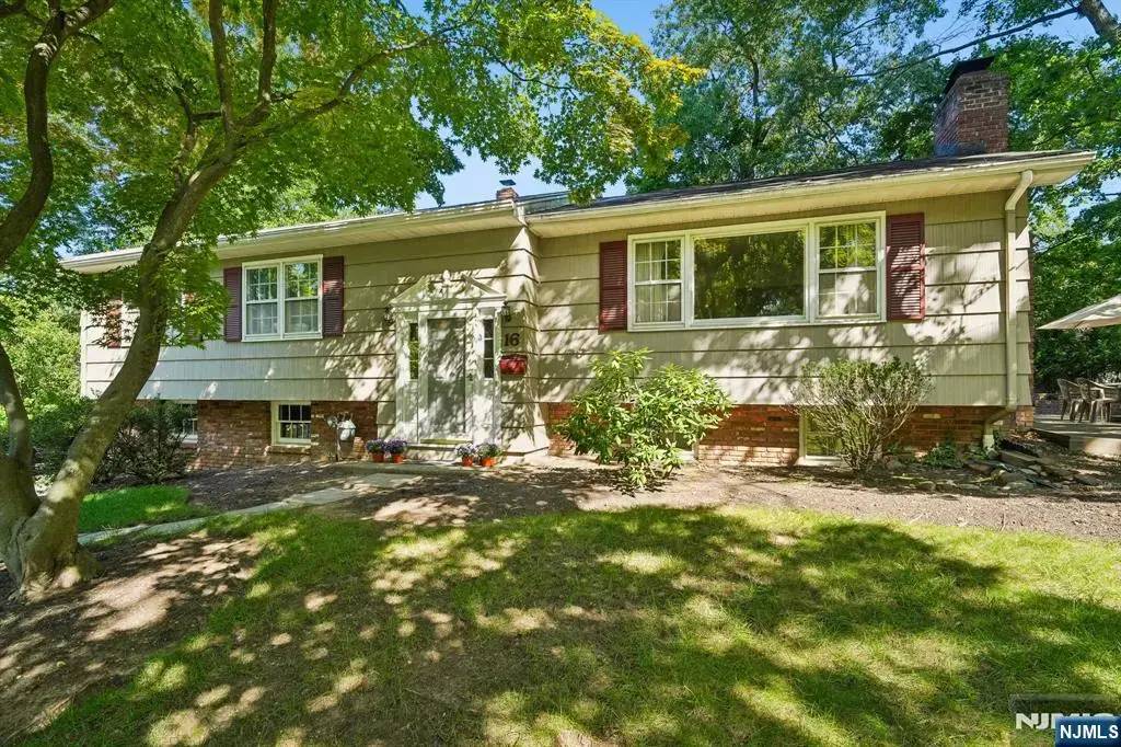 16 Darlene Terrace, Twp of Washington