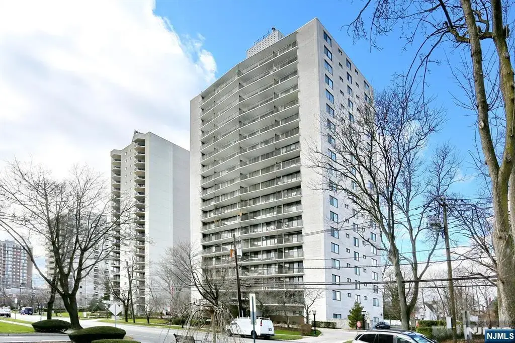277 Prospect Avenue 18h, Hackensack