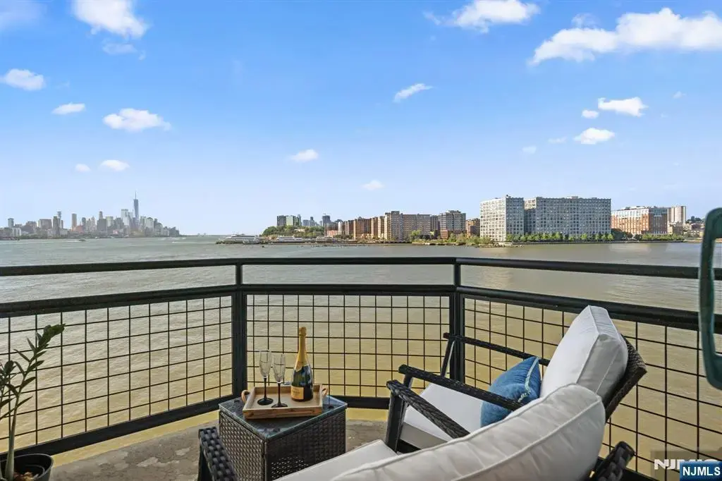 600 Harbor Boulevard 964, Weehawken