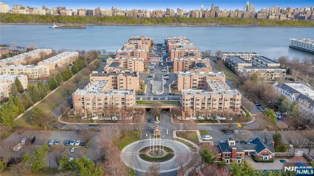 311 Hancock Court 311, Edgewater