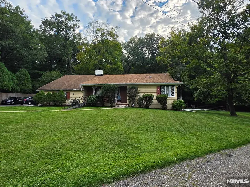 39 Greendale Road, Cedar Grove