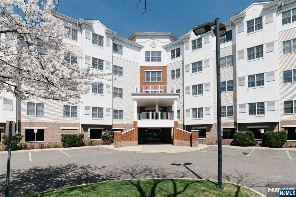 189 Forest Avenue 108, Paramus