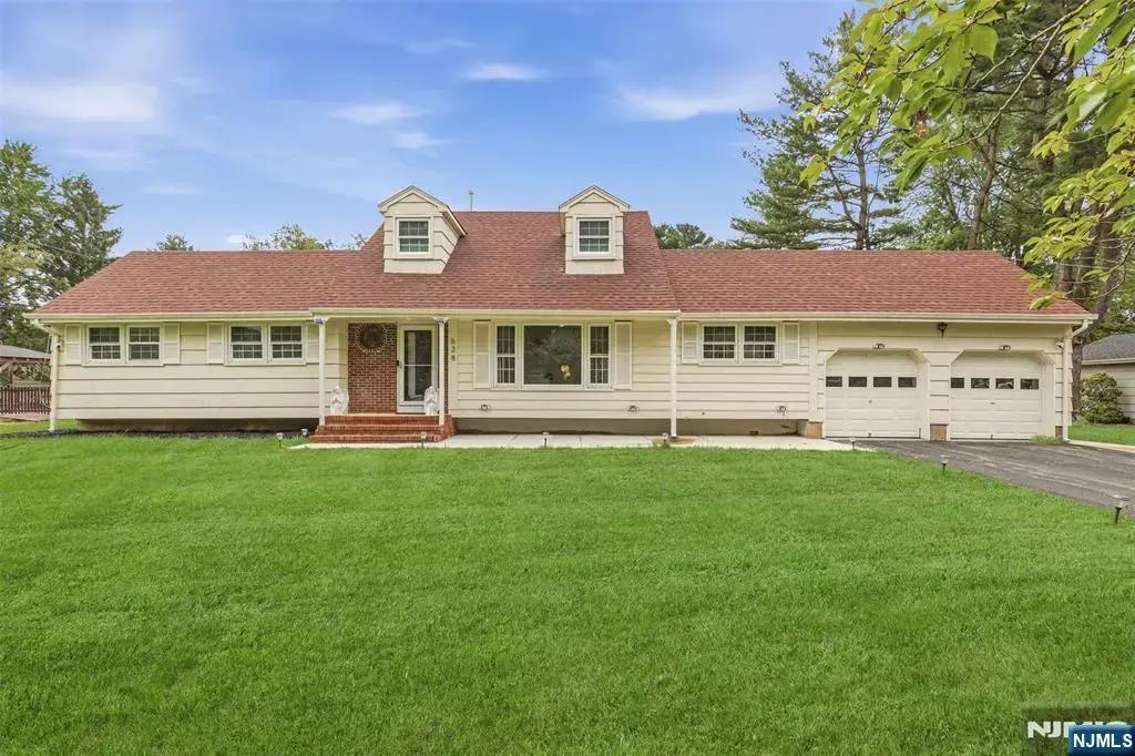 628 Lamanna Drive, River Vale