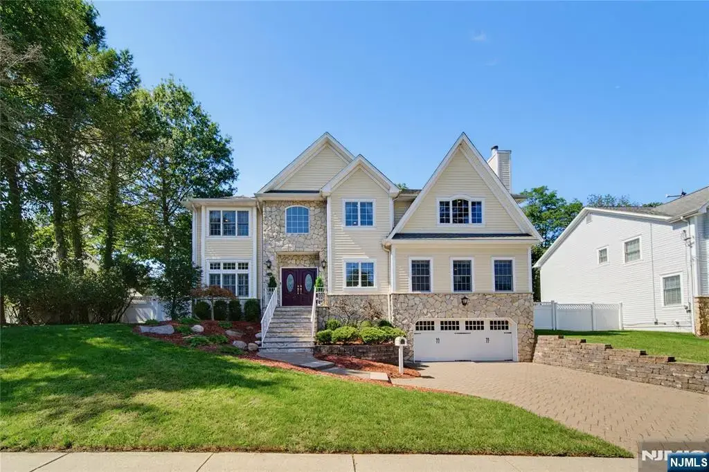 52 Robinhood Avenue, Closter