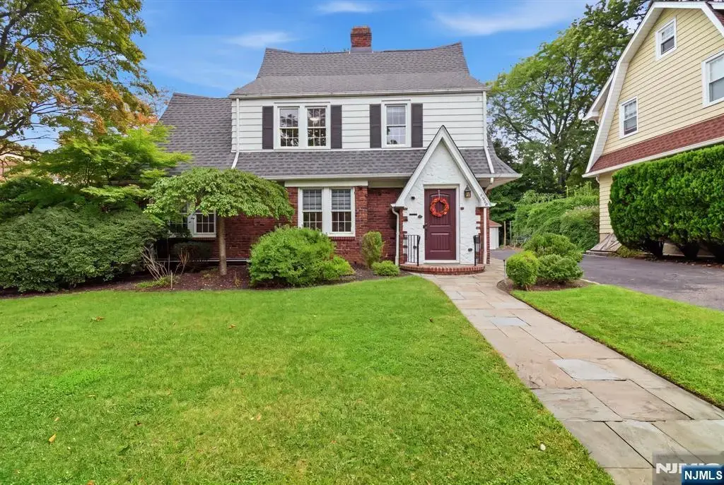 735 Summit Avenue, River Edge