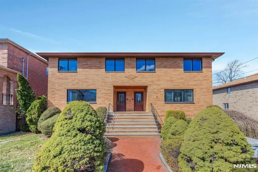 2413 Hammett Avenue, Fort Lee