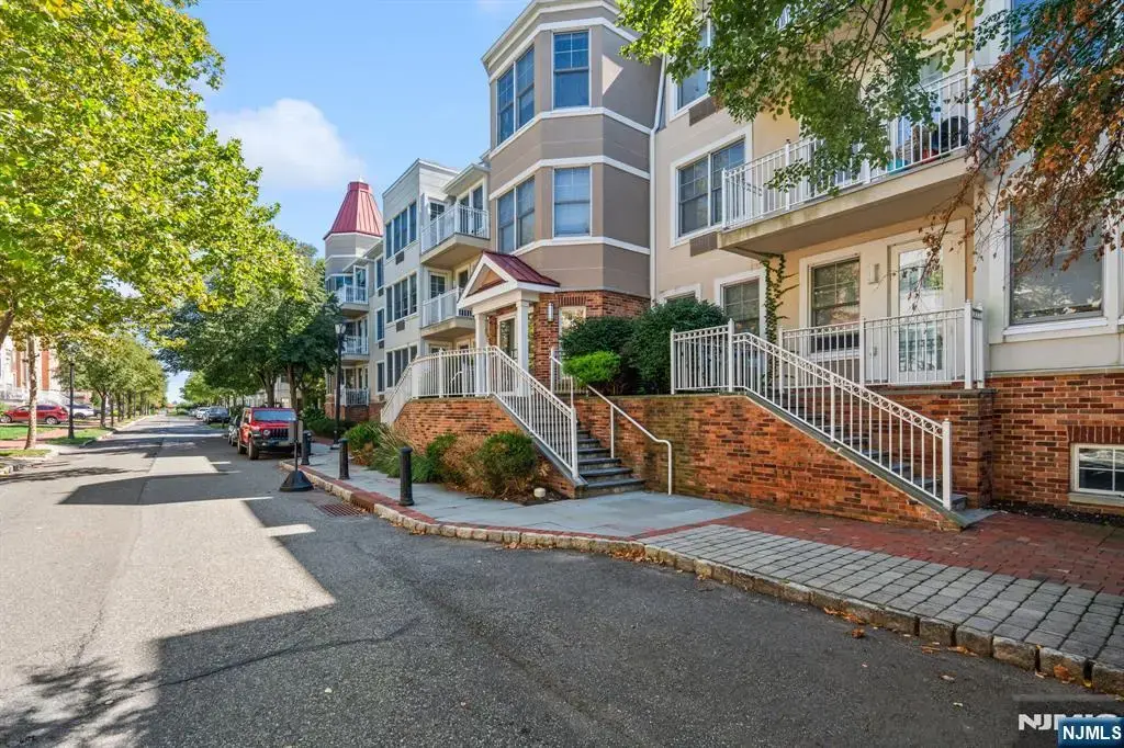 40 Constitution Way 5107, Jersey City